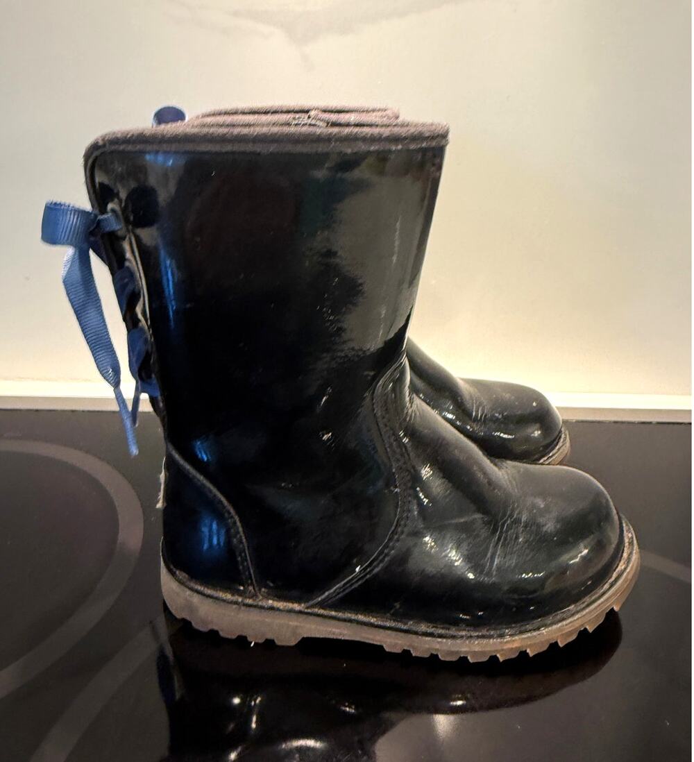 UGG Australia Girls Corene Patent Leather Boots Black Blue Laces Size 9
